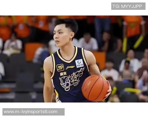 不甘心！徐杰独坐替补席默默承受广东被淘汰的失落与遗憾